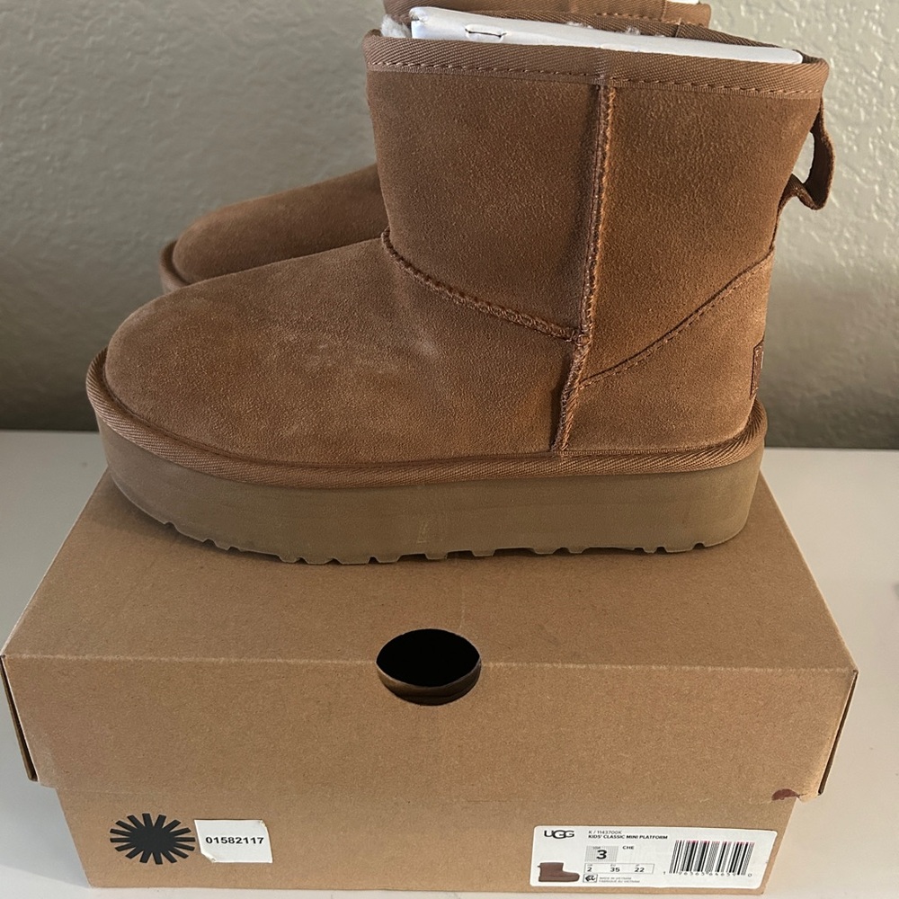Ugg mini platform